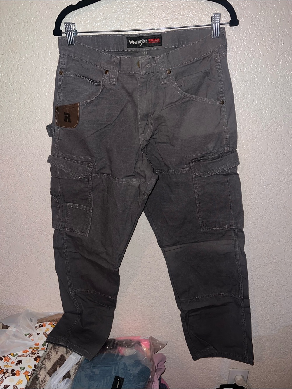 Wrangler Riggs Workwear Men’s Gray Cargo Work Pants with Multiple Pockets